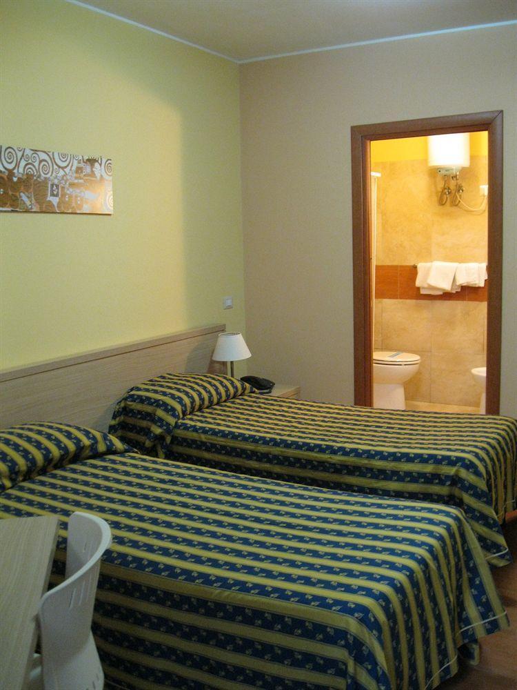 Kassiopea Aparthotel Giardini Naxos Room photo
